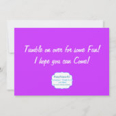 紫色nのピンクの体操の誕生日のパーティの招待状 招待状 (裏面)