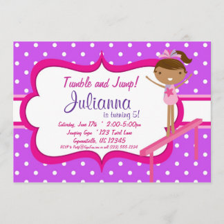 紫色nのピンクの体操の誕生日のパーティの招待状 招待状