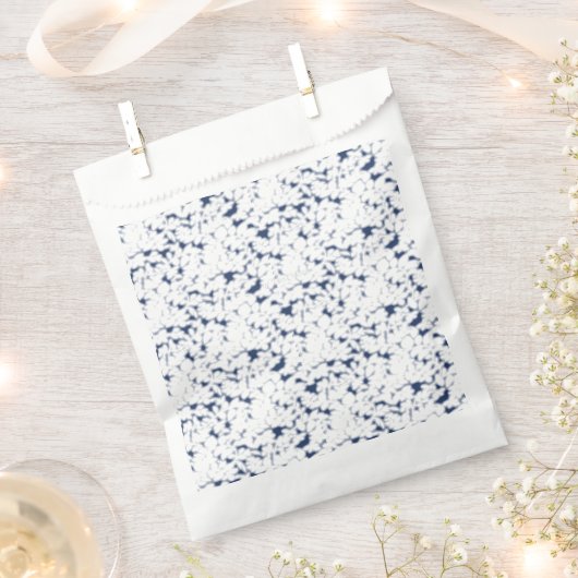 紫陽花のクローズアップは、その繊細なpを示す フェイバーバッグ (クリップ留めされた状態)