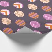 紫、カラフルピンク、オレンジの水玉模様パターン ラッピングペーパー (角)