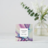 紫、ピンク、青のアルコールインクリキッドアート スクエア名刺 (スタンド正面)