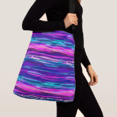 紫、ピンク、青の抽象芸術ストライプ クロスボディバッグ (クローズアップ)