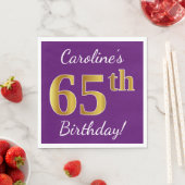 紫、フェイク金ゴールド65番目の誕生日+名前をカスタムする スタンダードランチョンナプキン (インサイチュ)