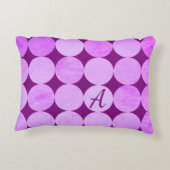 紫、紫マゼンタ、ピンクの円モノグラム アクセントクッション (裏面)