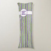 紫、緑、白のモノグラムストライプ ボディピロー (正面縦)