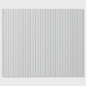 細い灰色と白いストライプのピンストライプ ラッピングペーパー (フラット)