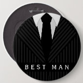 細い縦縞のスーツのバチュラーパーティの花婿介添人円形Pin 缶バッジ (正面&裏面)