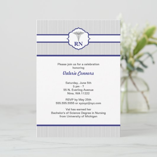 細い縦縞のナースの卒業のお祝いの招待 招待状 (スタンド正面)
