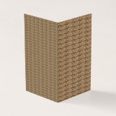 細かいモチーフ模様を描いた茶色のラグ (外部)