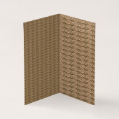 細かいモチーフ模様を描いた茶色のラグ (内部)