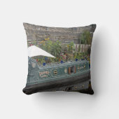 細長いボートと花園 クッション (正面)