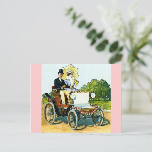 紳士と彼の女性が車で行く – ヴィンテージ ポストカード (スタンド正面)