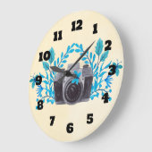 紺碧の青の葉および蝶が付いているカメラ ラージ壁時計 (傾斜)
