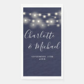 紺色のストリングライトとシグネチャースクリプトの結婚式 (正面)
