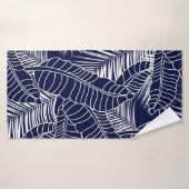 紺色の背景にある熱帯性の葉柄 バスタオル (バスタオル)