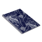 紺色の背景に見える熱帯の葉の模様 ノートブック (右側)