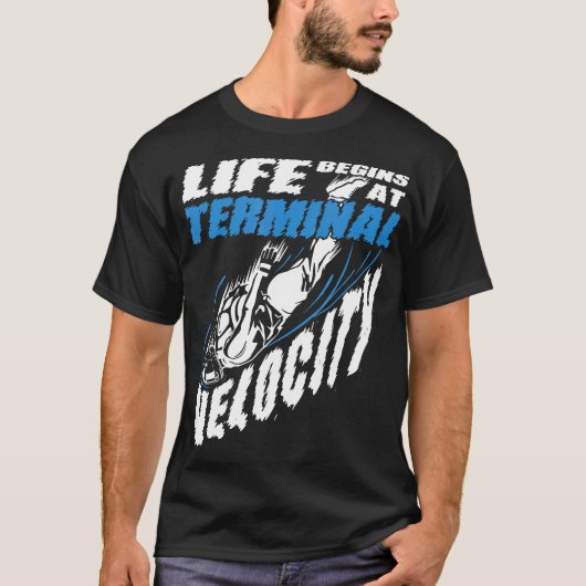 終端速度スカイダイビングで人生は始まる Tシャツ (正面)