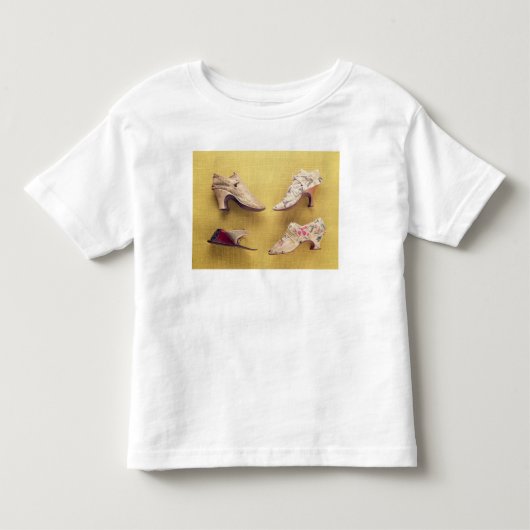 組の刺繍された靴、c.1714 トドラーTシャツ (正面)