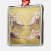 組の刺繍された靴、c.1714 メタルオーナメント (左)