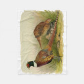 組の草が茂った分野のリングのネックのキジ フリースブランケット (正面)