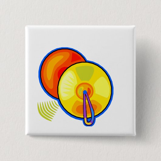 組の青いグラフィックで輪郭を描かれる黄色いシンバル 缶バッジ (正面)