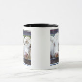 組のtrailorを食べ物を与えることの若く白い牛 マグカップ (中央)