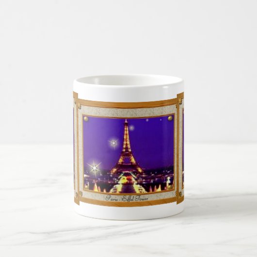 組み立てられたエッフェル塔のマグ コーヒーマグカップ (中央)