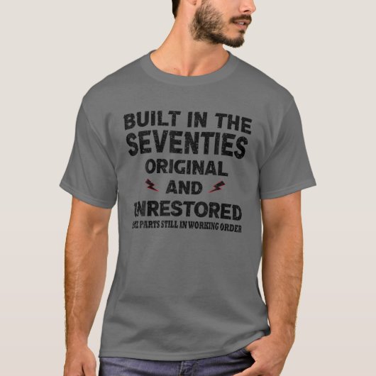 組み込み70年代のオリジナルと復元されていない Tシャツ (正面)