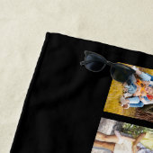 組積造グリッド8フォトコラージファミリーブラック ビーチタオル (インサイチュ)