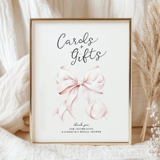 結びカードとギフトピンクテーブルサインを結んでいる ポスター