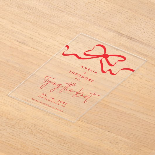 結び目の赤い弓の日付を保存結婚する アクリル招待状 (レイダウン)