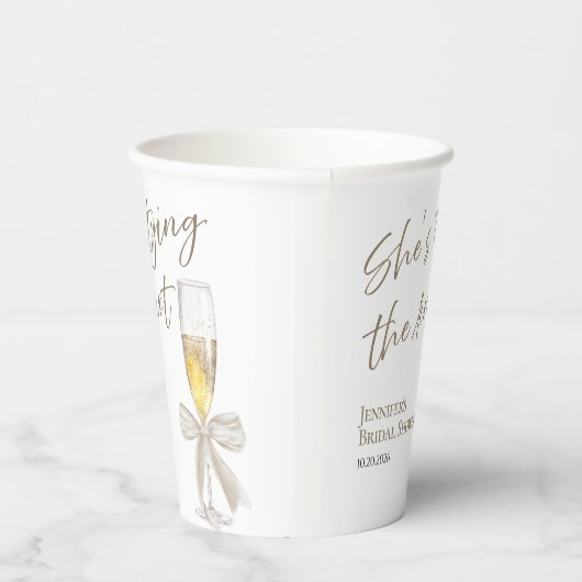 結び目を結んでいる | ホワイトボウブライダルシャワー 紙コップ (右)