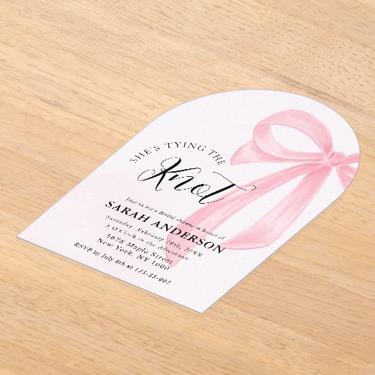 結び目ピンクの弓ブライダルシャワー アクリル招待状 (レイダウン)