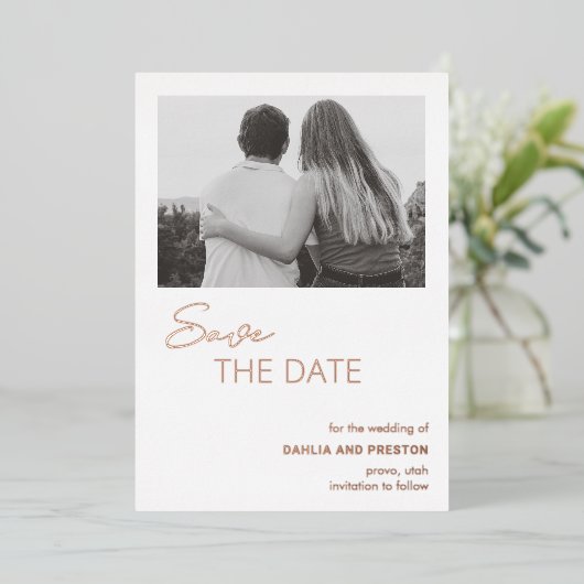 結ミニマルモダン婚の日付の保存 箔招待状 (立ち正面)