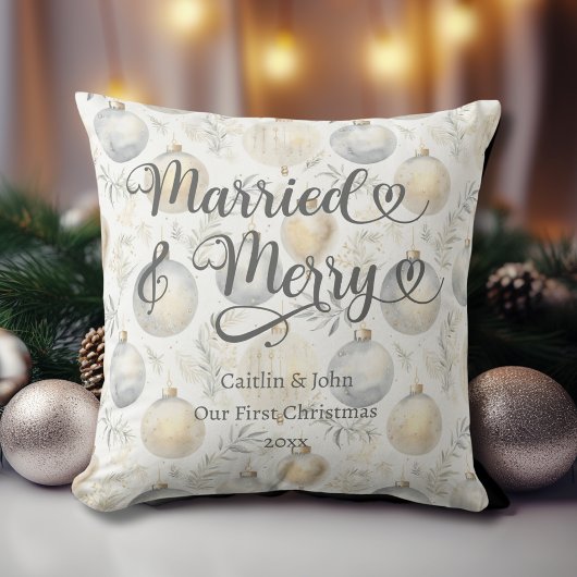 結婚おめでとう!最初のクリスマス 新婚夫婦 ゴールドオーナメント クッション