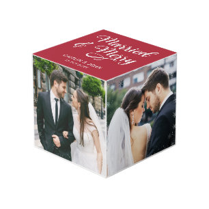 結婚したての幸せな新婚夫婦の初めてのクリスマス写真 フォトキューブ