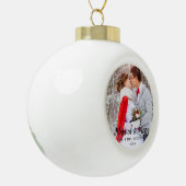 結婚したで及びメリーな結婚式の写真のクリスマスB セラミックボールオーナメント (左)