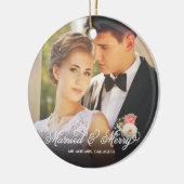 結婚したで、メリーな初めてのクリスマスの写真のオーナメント セラミックオーナメント (左)