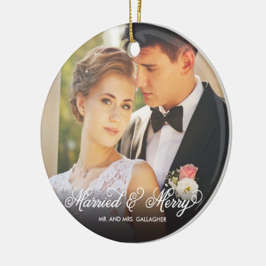 結婚したで、メリーな初めてのクリスマスの写真のオーナメント セラミックオーナメント (左)