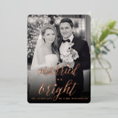 結婚したと明るいモダンスクリプ結婚トの写真 箔シーズンカード (立ち正面)