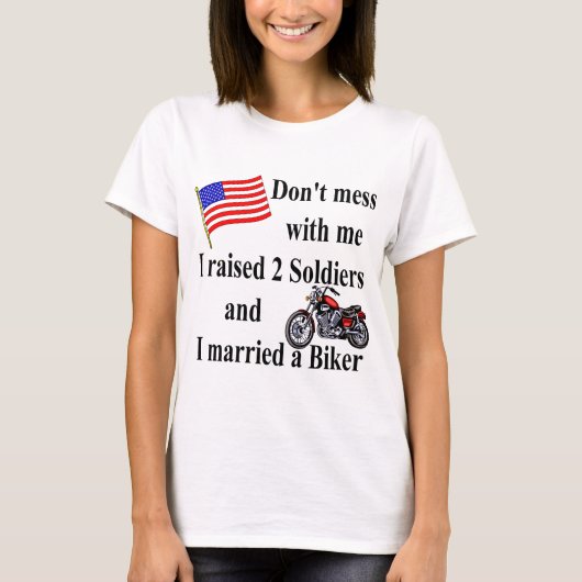 結婚したな2人の兵士を育てられるバイクもしくは自転車に乗る人 Tシャツ (正面)