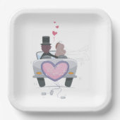結婚したばかりのカップルが車で出発 ペーパープレート (正面)