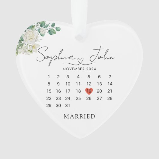 結婚したクリスマス結婚の日付ハートスクリプト オーナメント (正面)