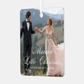 結婚したクリスマス結婚の2枚の写真が雪のように積もった メタルオーナメント (正面左)
