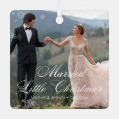 結婚したクリスマス結婚の2枚の写真が雪のように積もった メタルオーナメント (正面)