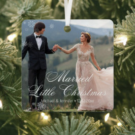 結婚したクリスマス結婚の2枚の写真が雪のように積もった メタルオーナメント