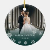 結婚した明るい |の結婚写真クリスマス セラミックオーナメント (裏面)