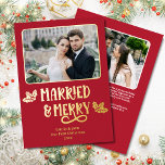 結婚した第1回メリークリスマス新婚フォトレッド 箔シーズンカード<br><div class="desc">そして私たちの初めてのクリスマス結婚した2写真の箔グリーティングカードはメリー実在2祝枚のクリスマスレッドの初めてのクリスマスを改装したカップルのに最適な方法ですホリーのフォントを持つクリーンでと同様にバックのメッセージを持つ"とよくはしゃぐ"のメメリーッセージは、一緒に彼らの最初の休暇のシーズンに思い祝を持って感傷的な方法である。箔カラー(金ゴールド、銀違う色、またはバラ金ゴールド)から選択することもできます。このカードはピローや結婚したオーナメントなどメリーのコレクションやコレクションの一部である！私のすべてのデザインはZazzleの任意の製品に転送でき運る。特別なカスタムデザインのリクエストや問い合わせについては、メッセージを送信する。注文に関するお問い合わせ、返品、交換は、Zazzleカスタマ連絡ーサポートチーム(https://www.zazzle.com/about/ask)までお問い合わせください。ありがとうストップございます！©PoppyMeadowDesigns 2023</div>