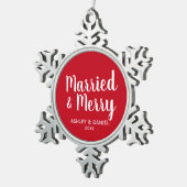 結婚した結婚メリー赤 スノーフレークピューターオーナメント (右)