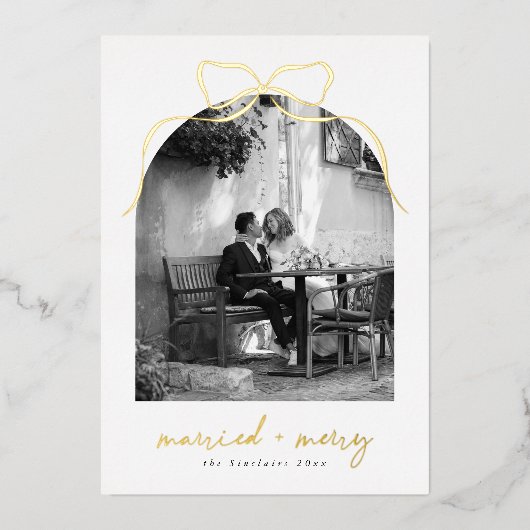 結婚した&ボーメリーお洒落アーチ写真クリスマス 箔シーズンカード (正面)